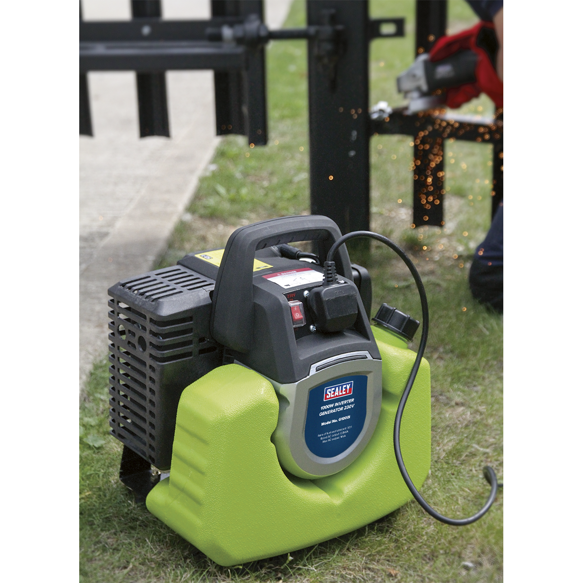 Sealey 1000W Inverter Generator 230V 2-Stroke Petrol Engine 800W G1000I