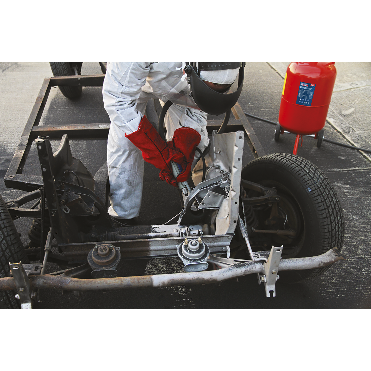 Sealey Shot Blaster With Water Trap & Wheels 37 Litres 2.4m Rubber Hose SB997