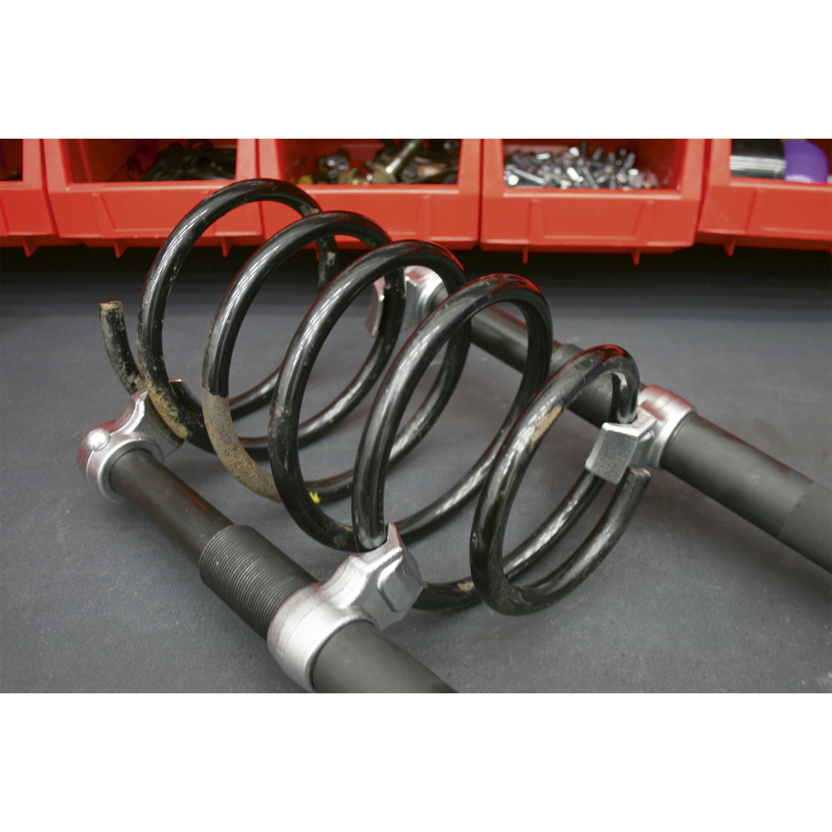 Sealey Heavy-Duty Coil Spring Compressor Set Steel 2 Pieces 2500KG/Pair AK3845