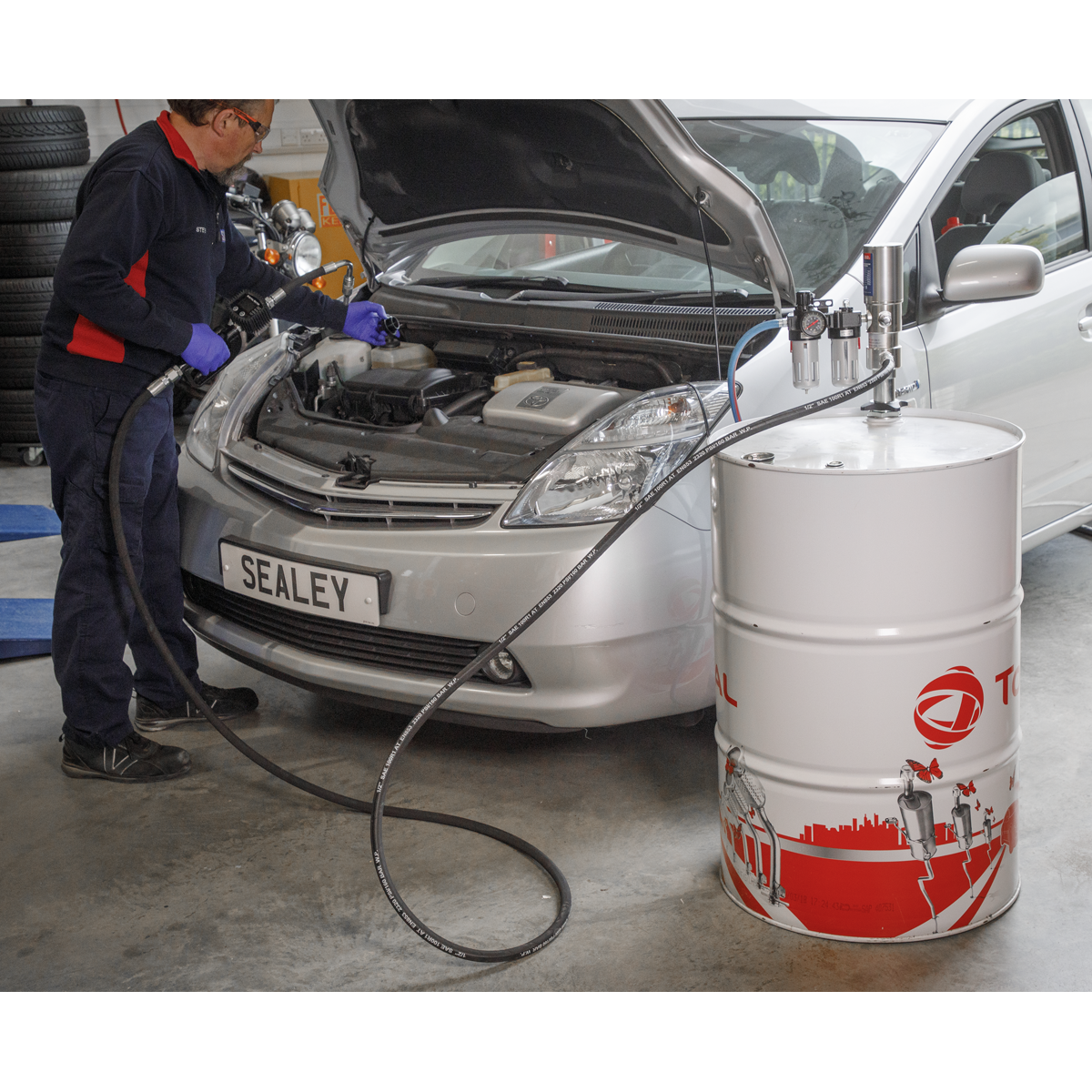 Sealey Air Operated Oil Dispensing Pump Station With Hose - Silver AK4560D