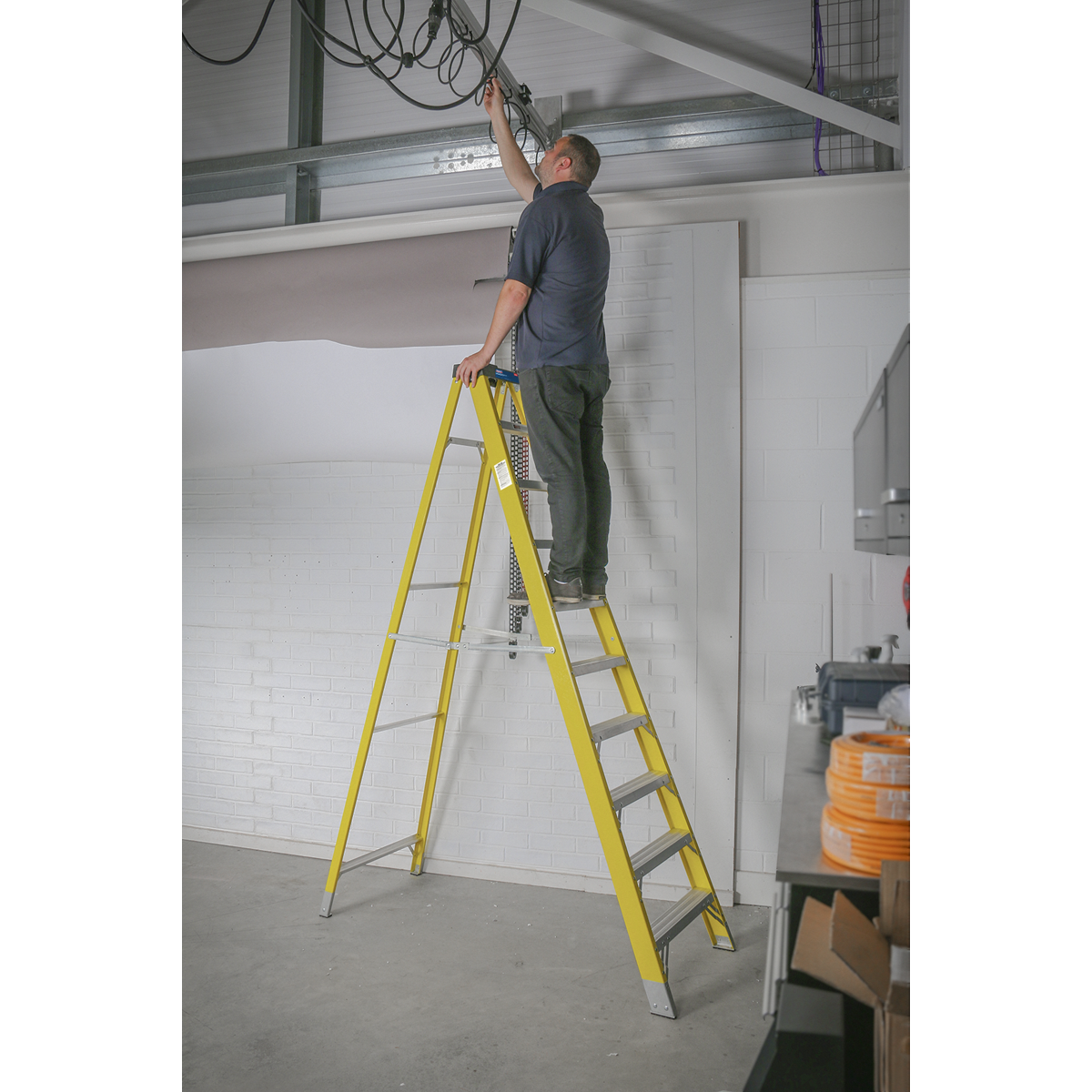 Sealey Step Ladder Fibreglass 9 Steps 150kg Capacity 2.7m Height Anti Slip FSL10