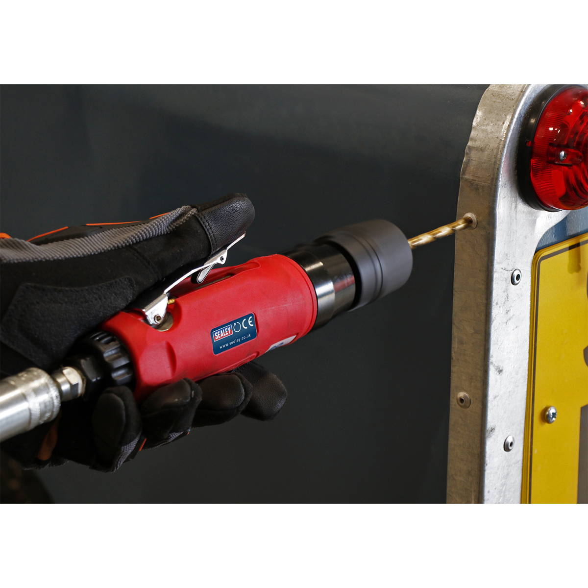 Sealey Straight Air Drill With Keyless Chuck Ø10mm 2500rpm - Red/Black GSA232