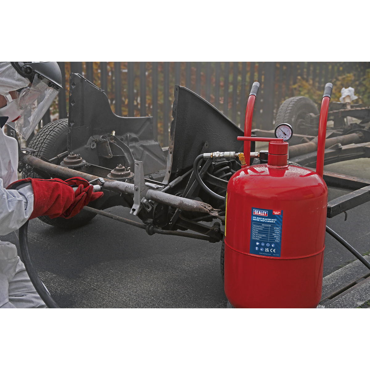 Sealey Shot Blaster With Water Trap & Wheels 37 Litres 2.4m Rubber Hose SB997