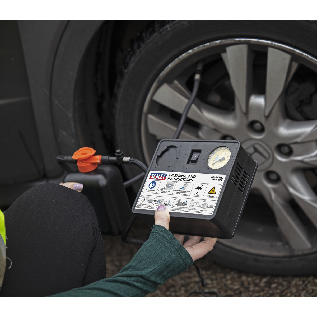 Sealey Tyre Inflator 12V + Emergency Puncture Sealant Kit 100PSI MAC10S