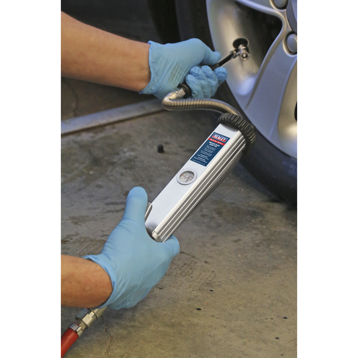 Sealey Tyre Inflator Long Type With Twin Push-On Connector 0-9.6bar SA39