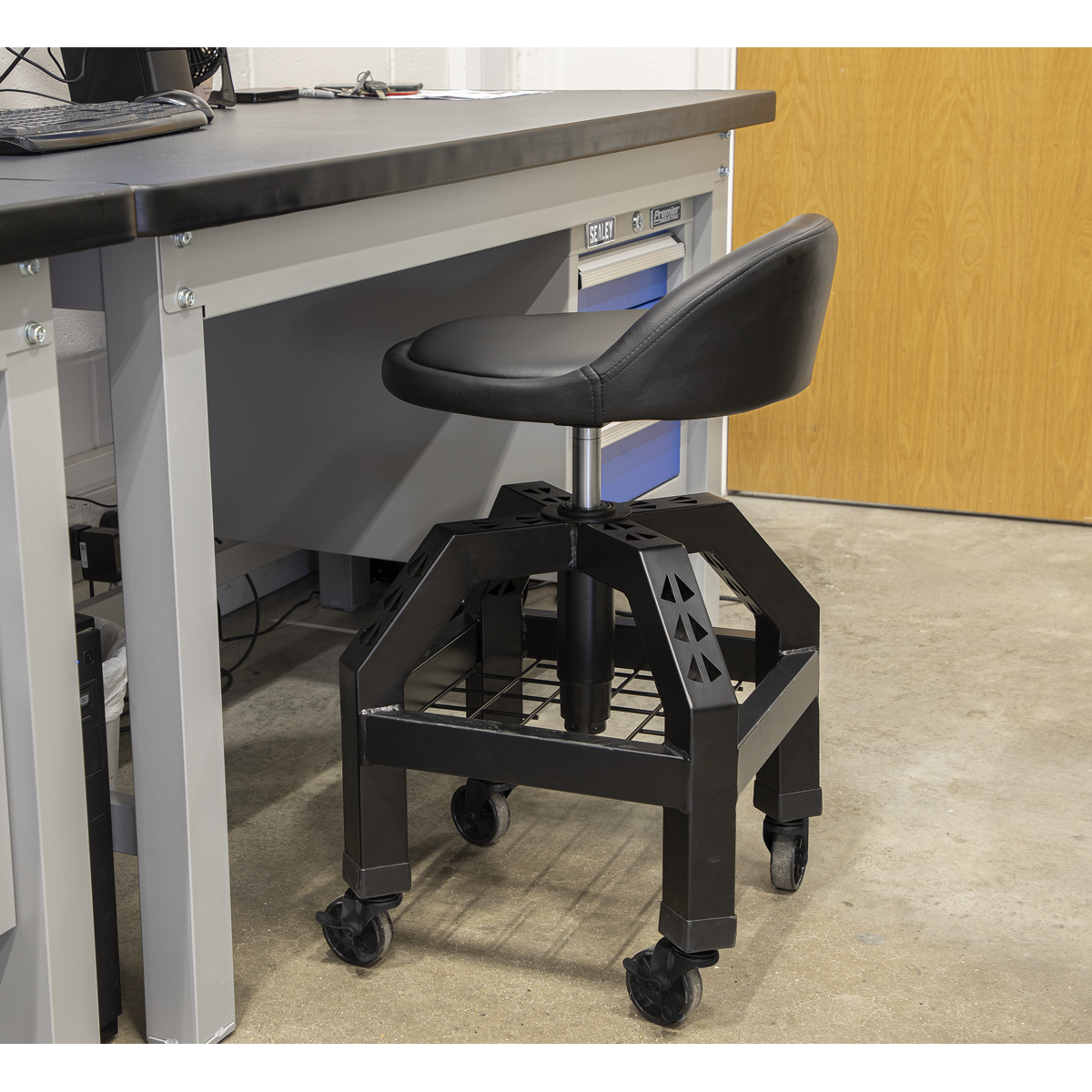 Sealey Pneumatic Creeper Stool With Adjustable Height Swivel Seat SCR03B