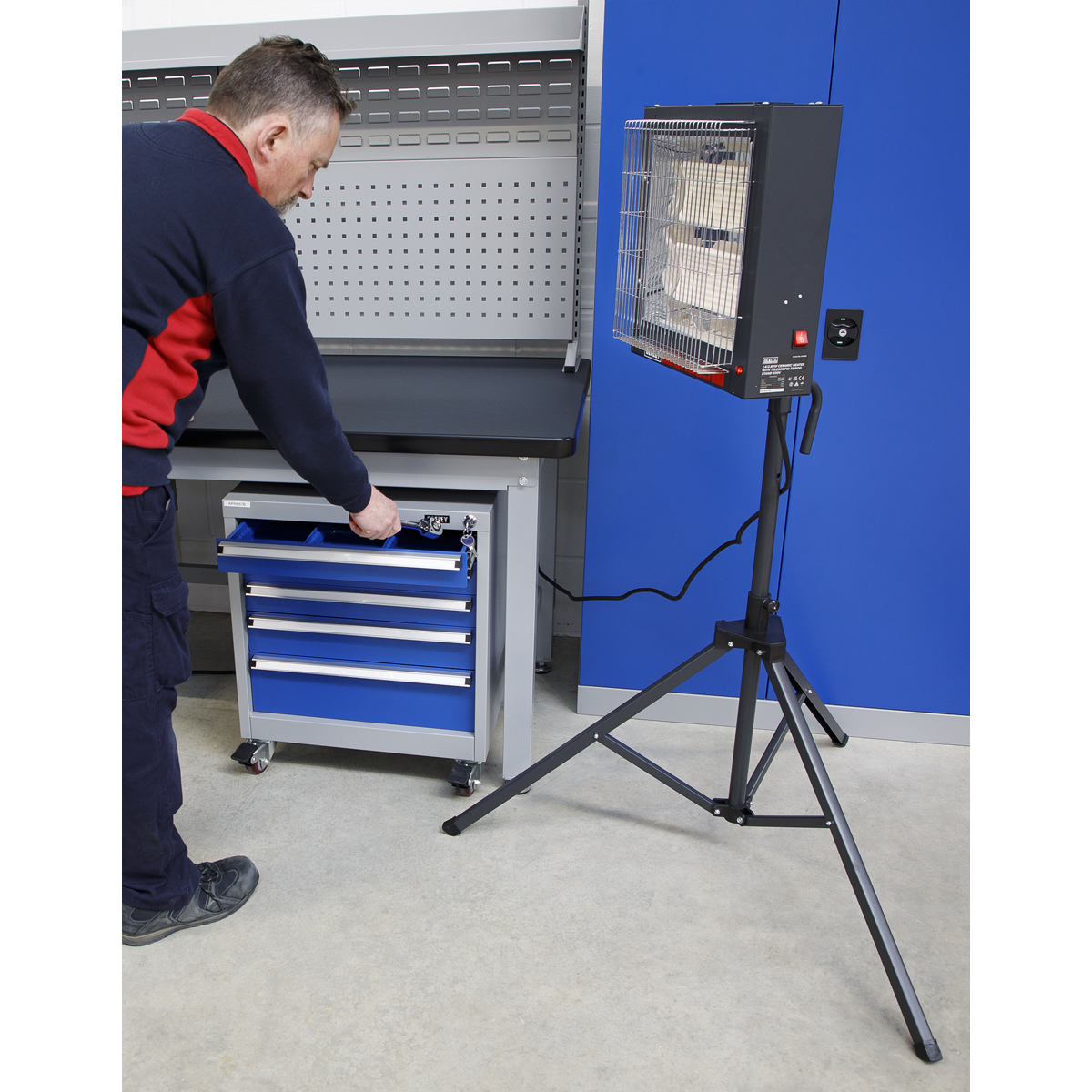 Sealey 230V Ceramic Heater With Telescopic Tripod Stand 1.4/2.8kW CH30S
