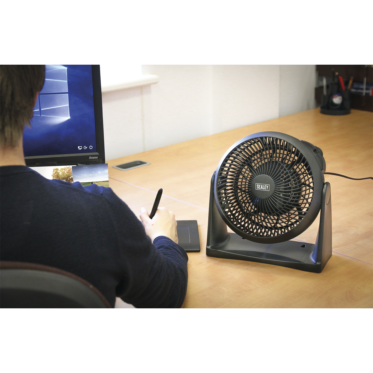 Sealey 240V 8" Desk/Floor 3 Speed Fan With Wall Mounting 3-Pin Plug SFF08