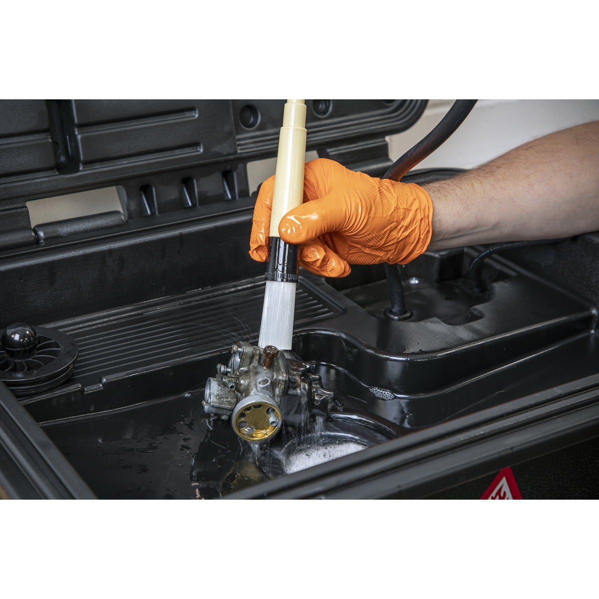 Sealey 16L Mobile Parts Cleaning Tank With Brush Lightweight and Mobile SM222
