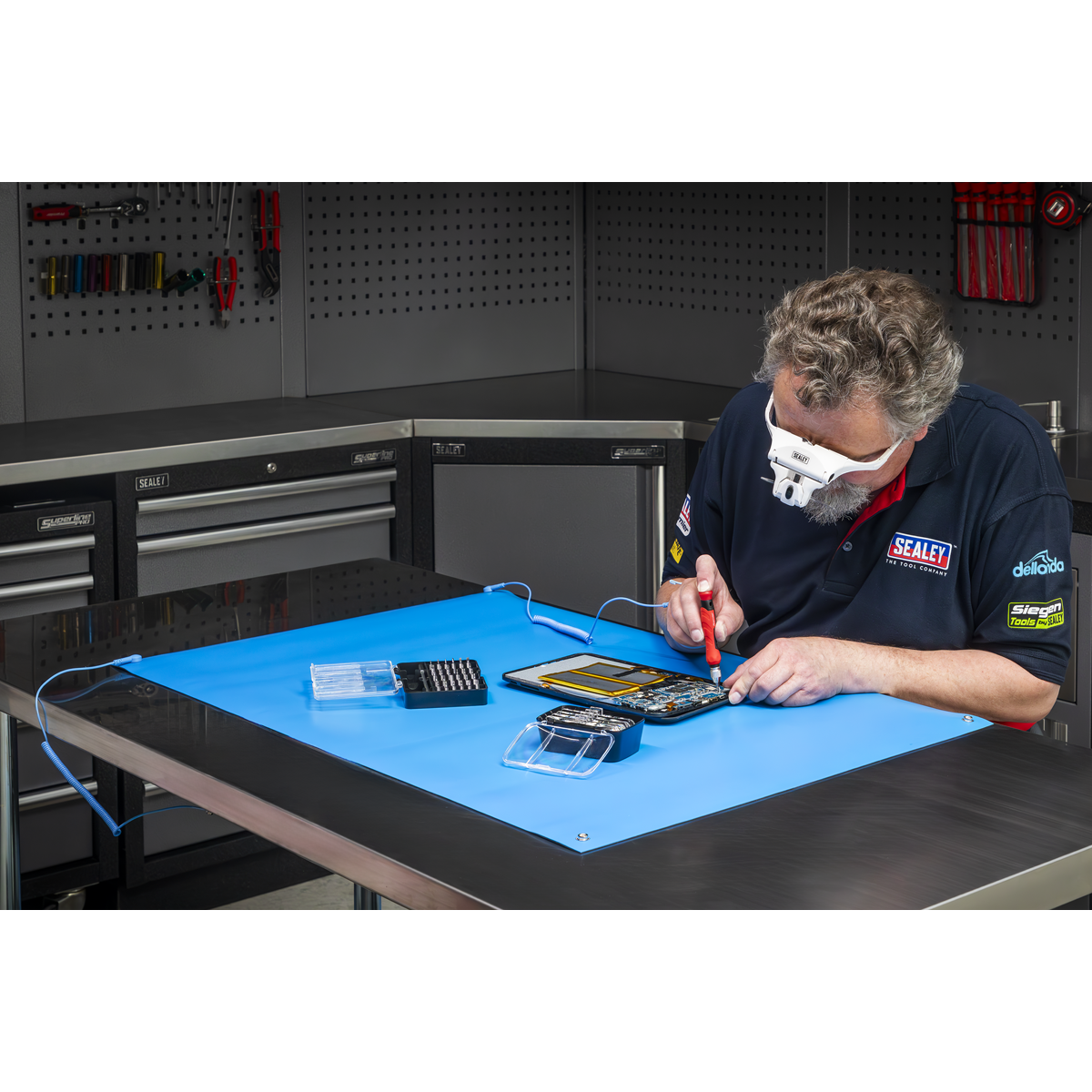 Sealey 900mm x 600mm Anti-Static Bench Mat With Large Working Surface TA600