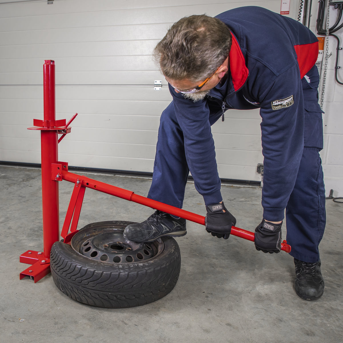 Sealey Manual Tyre Changer Steel Construction With Tyre Bar - Red TC960