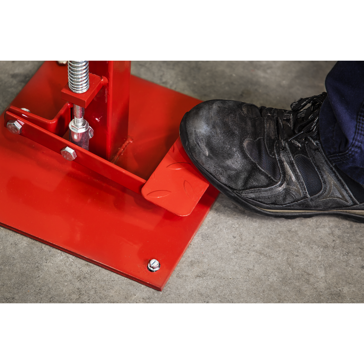 Sealey Manual Tyre Spreader With Stand For Cars/Light Commercial Vehicles TC970
