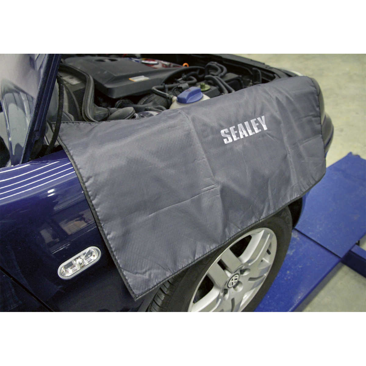 Sealey Wing Cover Non-Slip From Water-Resistant Nylon 800 x 450mm VS8501