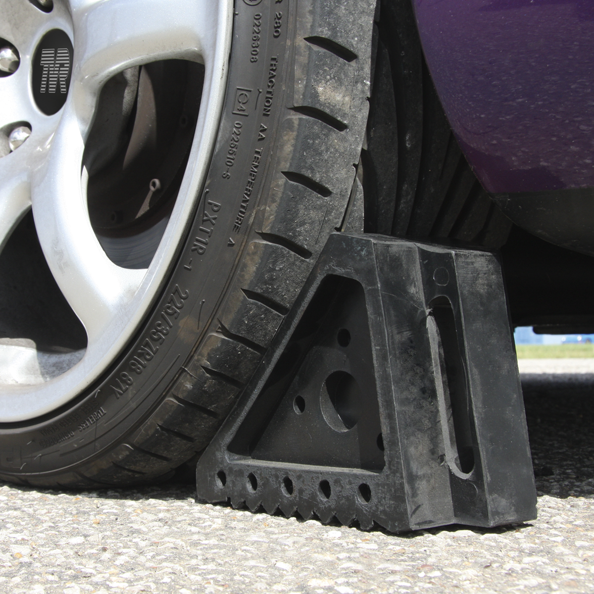 Sealey Rubber Wheel Chocks 2.0kg x2 Brake Stopper Tyre Saver Wedge Block WC01