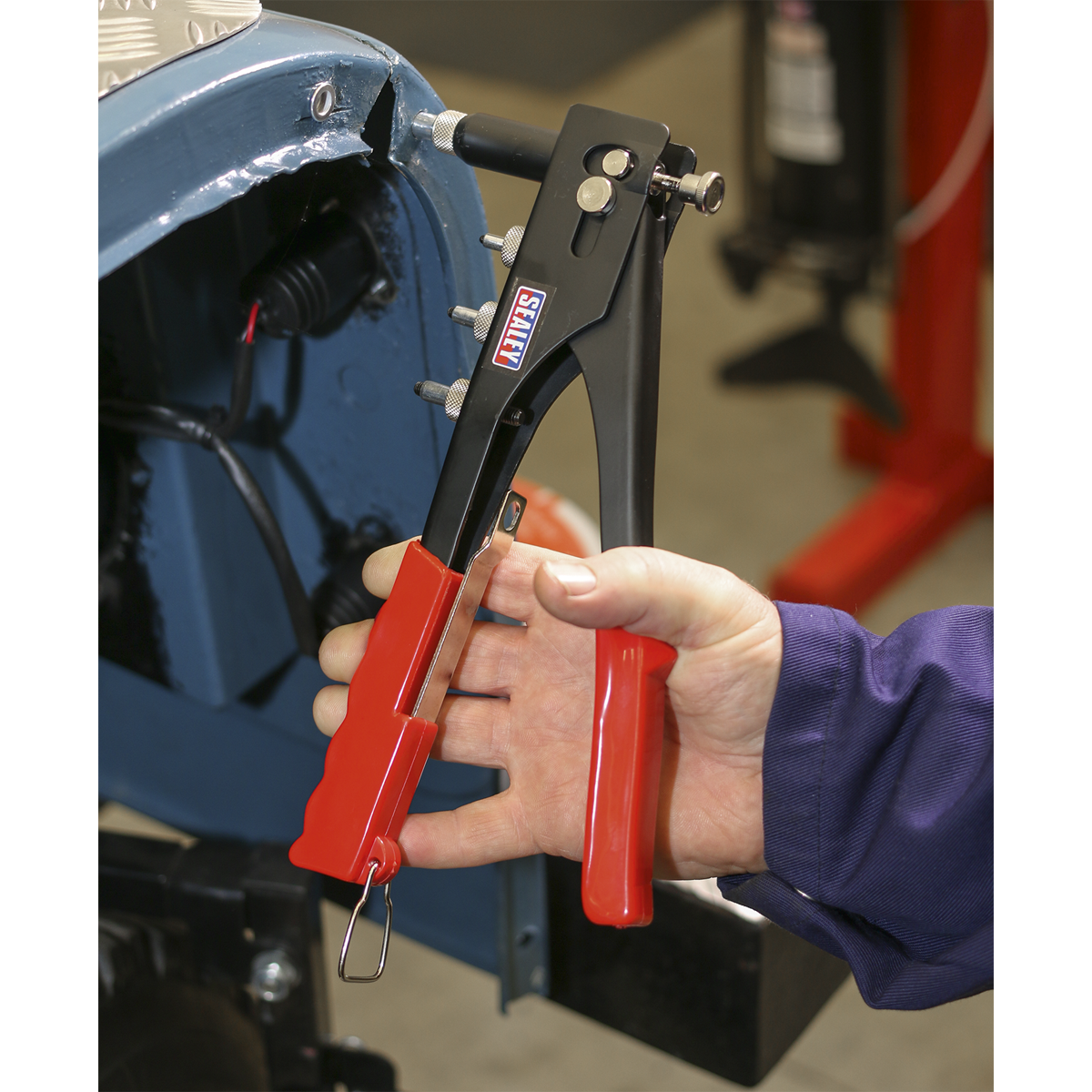 Sealey Threaded Nut Riveter Strong Body Design With Rubber Handle Grips AK393
