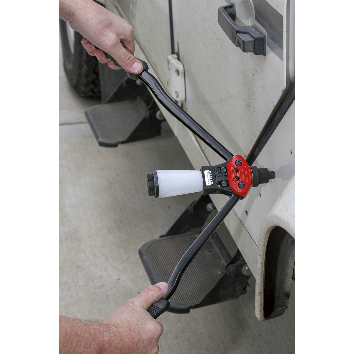 Sealey Medium-Arm Riveter With Collection Bowl & Steel Handles For 1/4" AK3983
