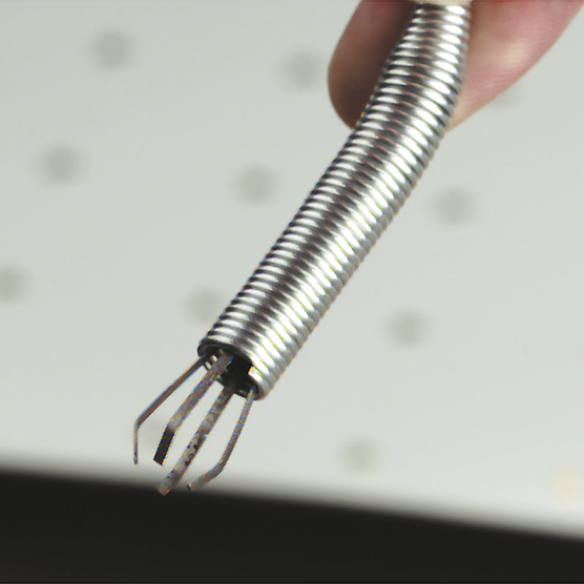 Sealey Flexible Claw Pick-Up Tool With Spring Loaded Claw Grab 610mm AK653