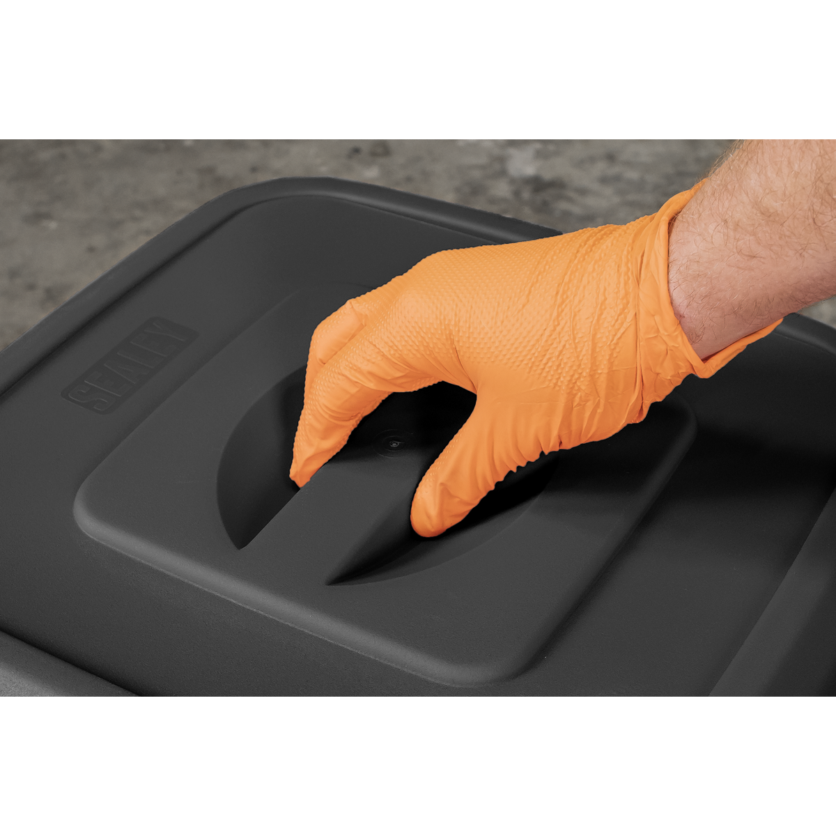 Sealey Durable Refuse Storage Bin Suitable For Outdoor Use 95 Litres Black BM95