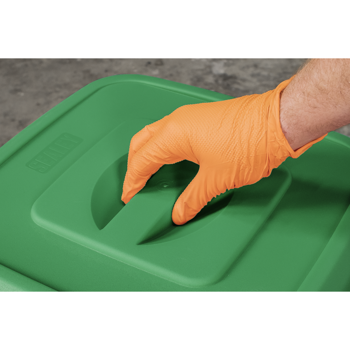 Sealey Durable Refuse Storage Bin Suitable For Outdoor Use 95 Litres Green BM95G