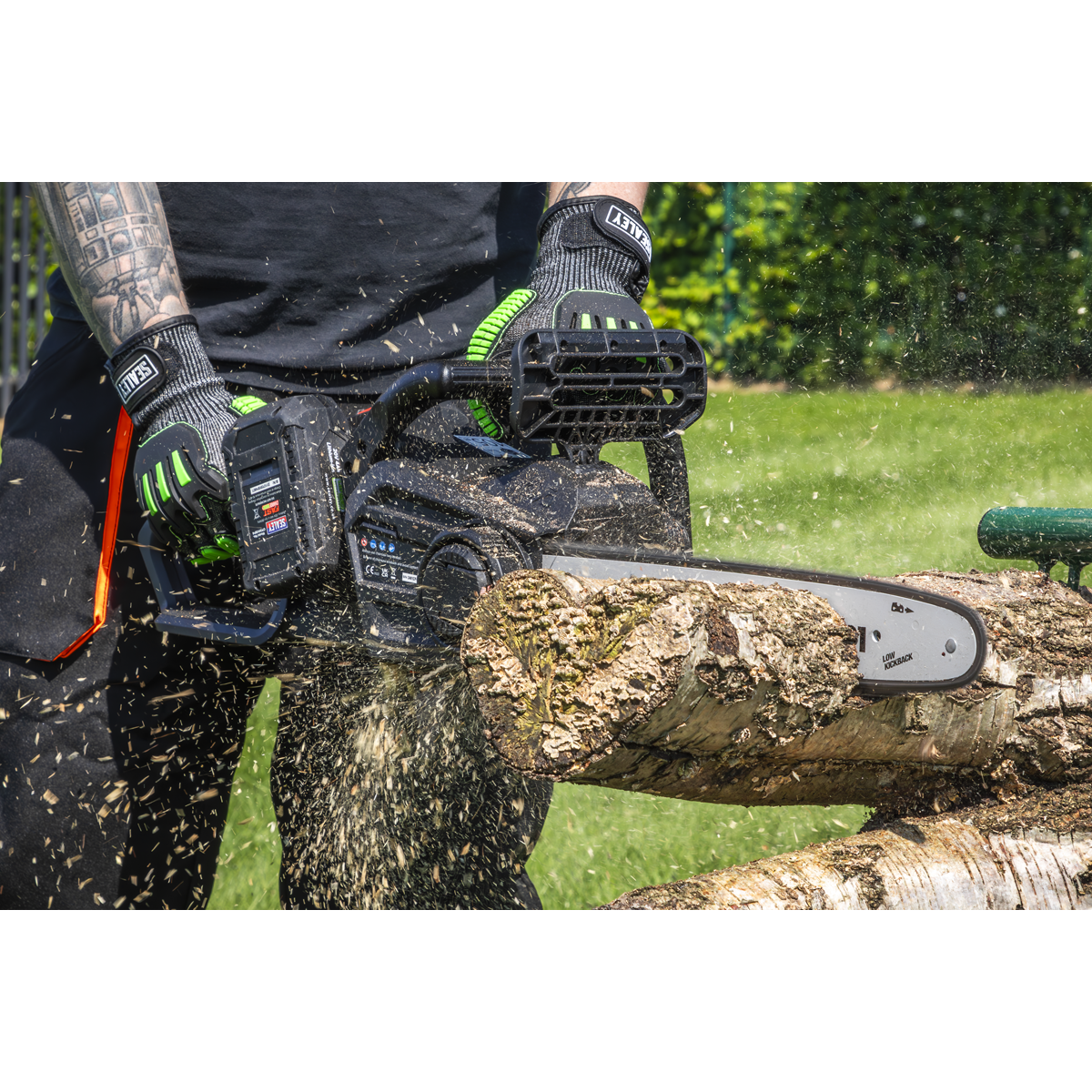 Sealey SV20 Series Chainsaw 2x20V 2Ah Li-Ion 35cm Bar Body Only CP40VCS