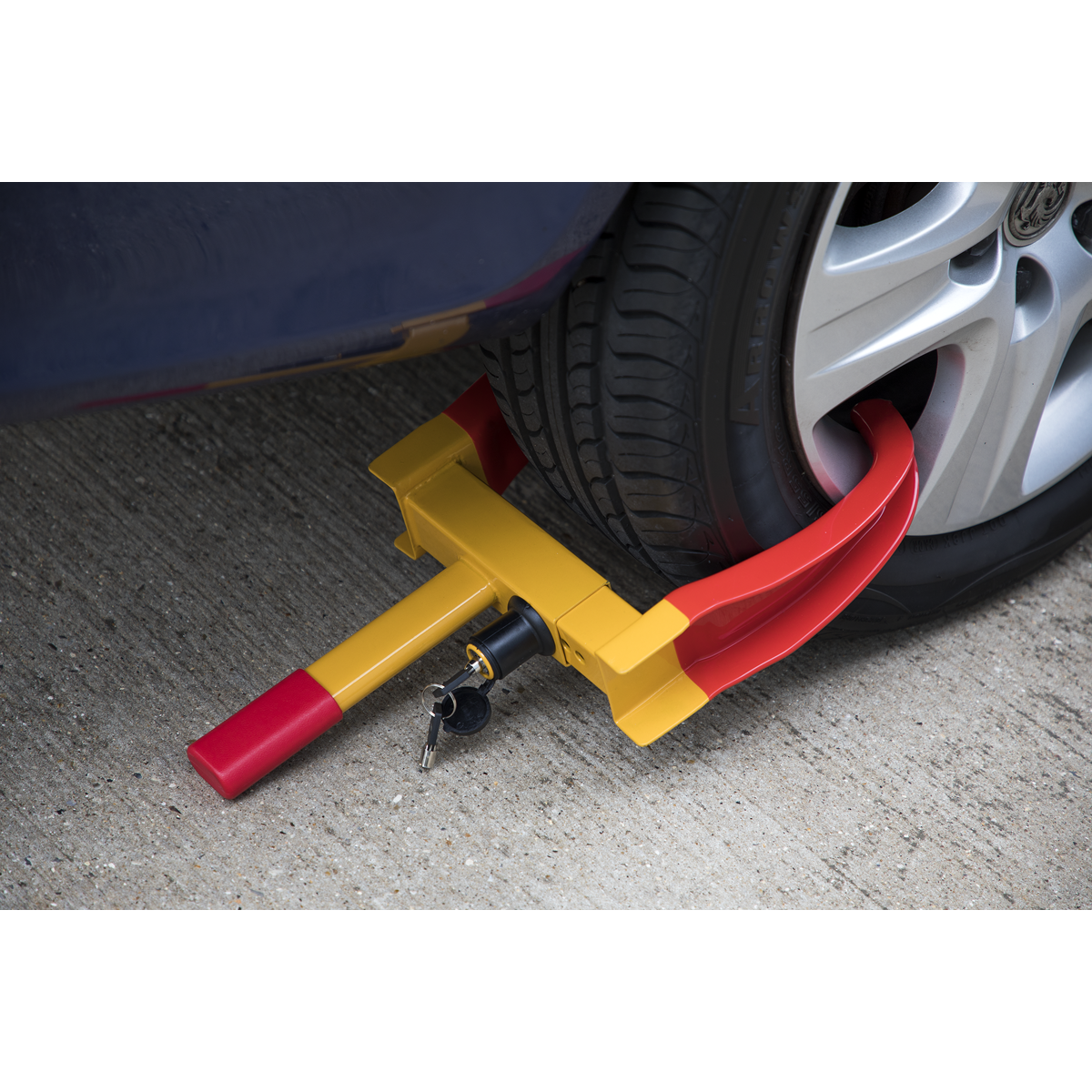 Sealey Claw Car Wheel Clamp With Lock & Key Finished In Yellow & Red PB395