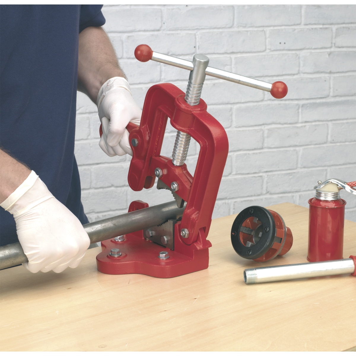 Sealey 85mm Bench Mounting Pipe Vice Hinged Design Ø10-85mm - Red PV63B
