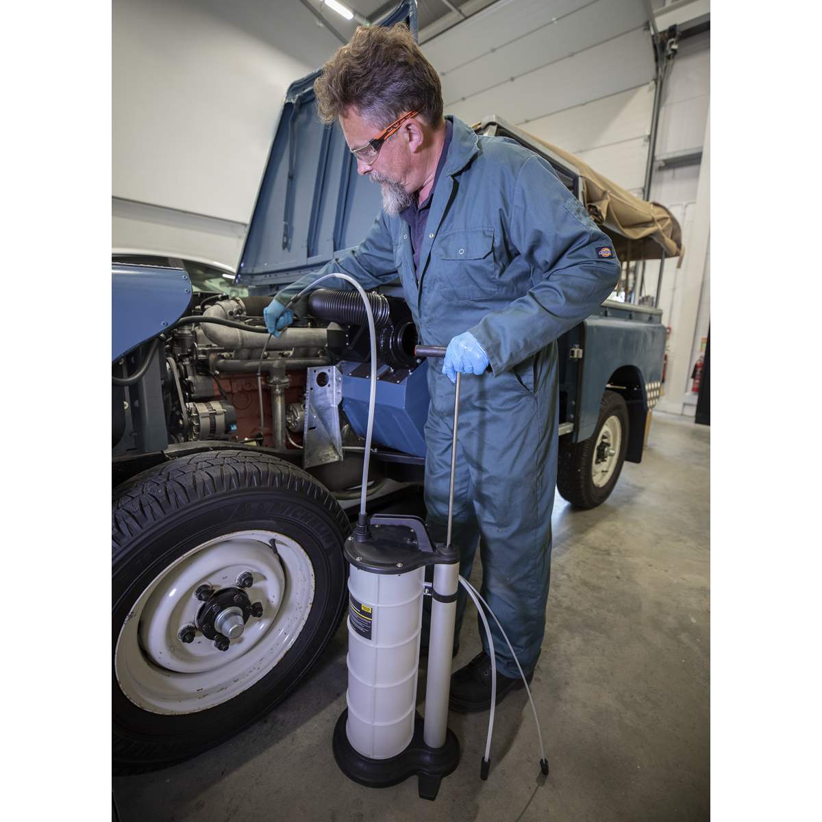 Sealey Vacuum Oil/Fluid Extractor From Composite Materials Manual 9L S01167