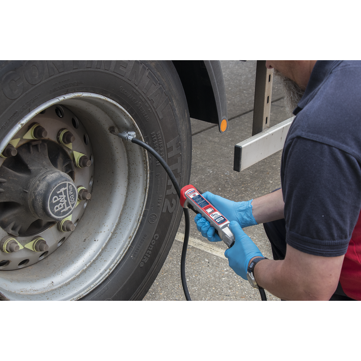 Sealey Professional Tyre Inflator W/ 2.75M Hose and Clip-On Connector SA37/94