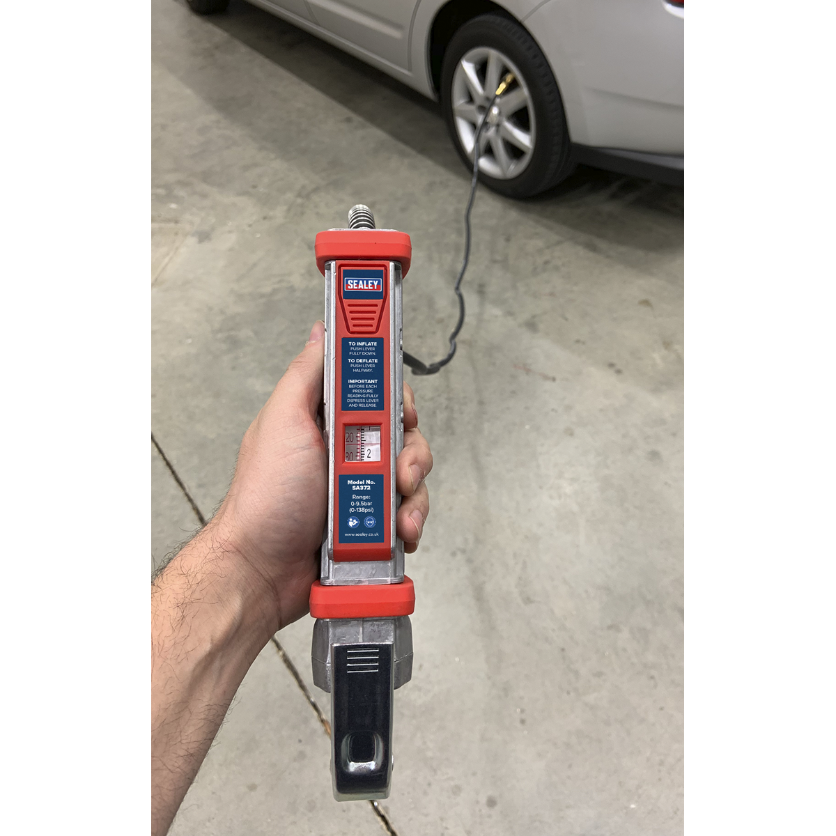 Sealey Tyre Inflator 2.7m Hose With Clip-On Connector Aluminium Body SA372