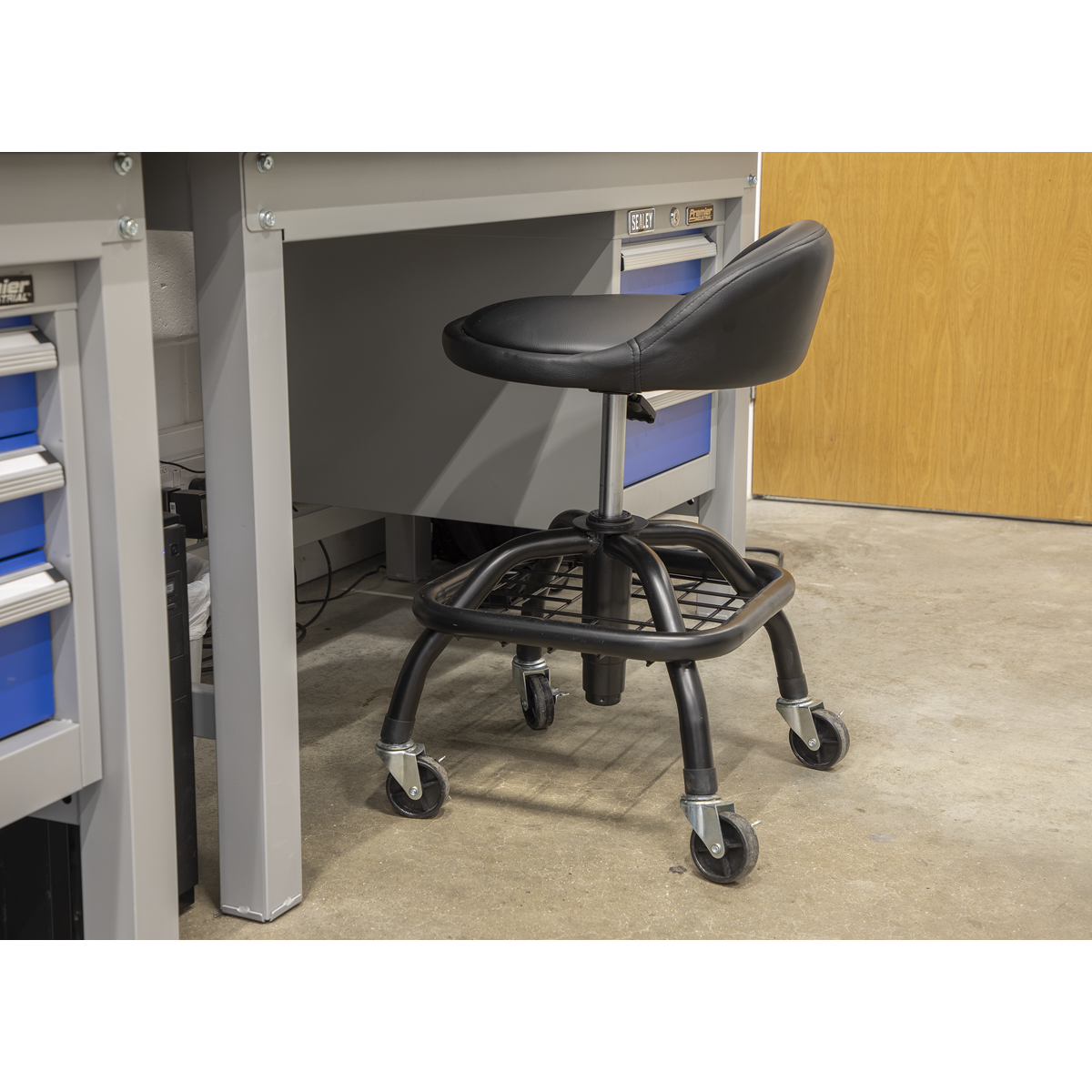 Sealey Pneumatic Creeper Stool With Adjustable Height Swivel Seat SCR02B