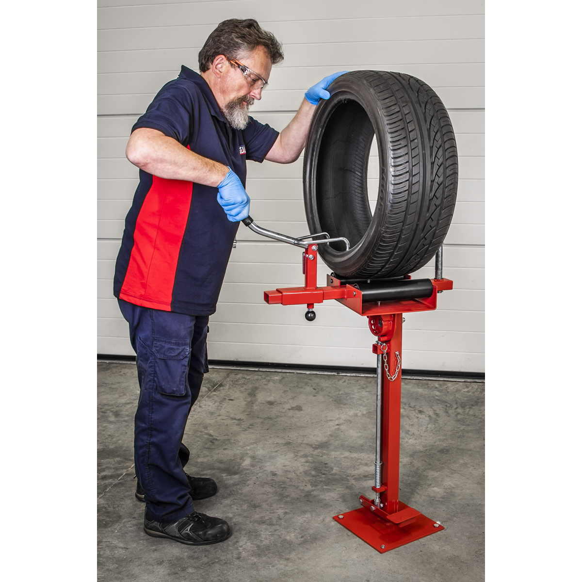 Sealey Manual Tyre Spreader With Stand For Cars/Light Commercial Vehicles TC970