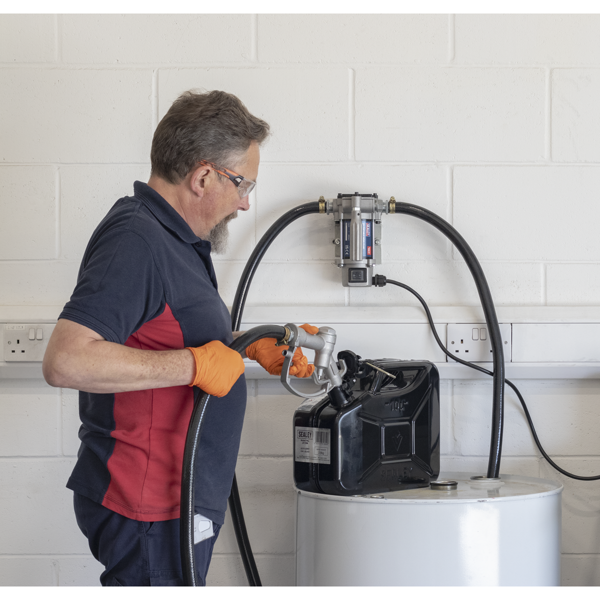 Sealey Diesel & Fluid Transfer Pump Portable 24V Robust & Compact TP9624