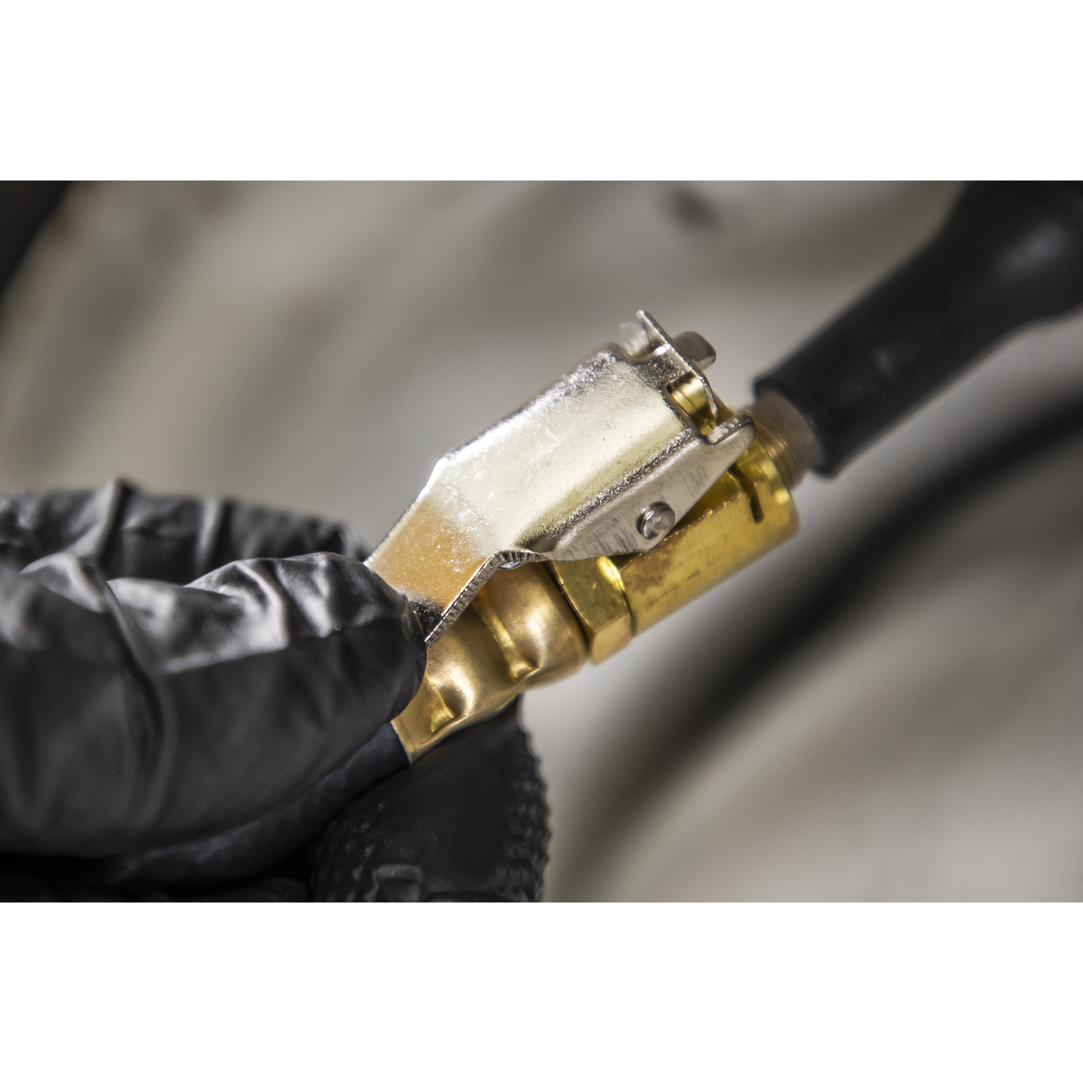 Sealey Tyre Pressure Gauge With Clip-On Connector 0-7bar/0-100psi TST/PG6