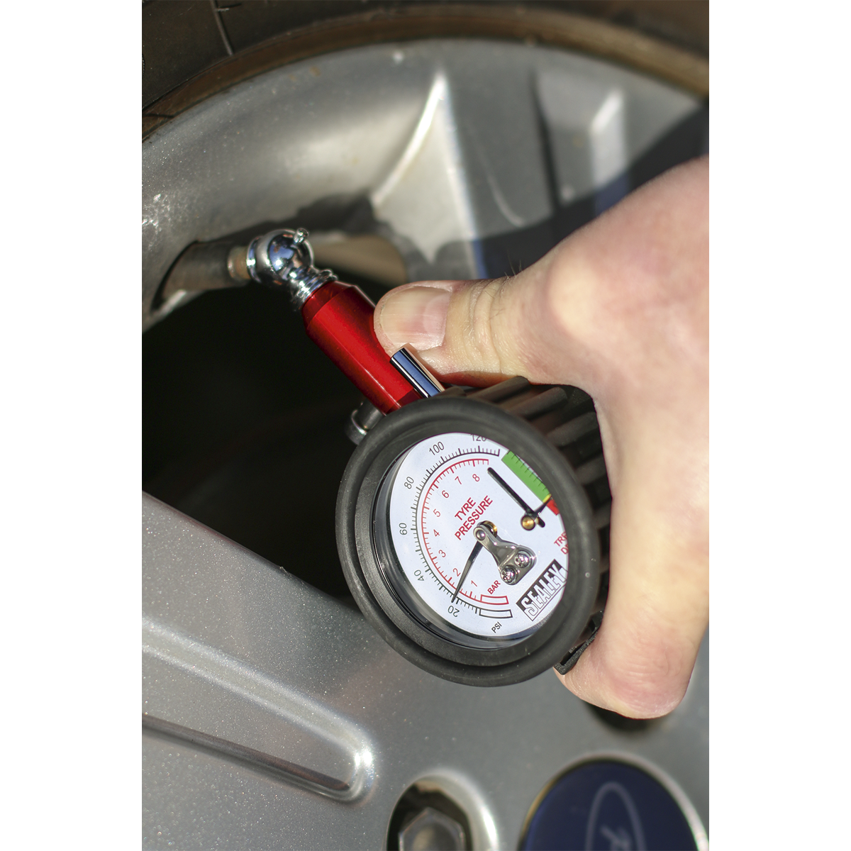 Sealey Tyre Pressure Gauge With Tyre Tread Depth Gauge 45° Angle Chuck TSTPDG01