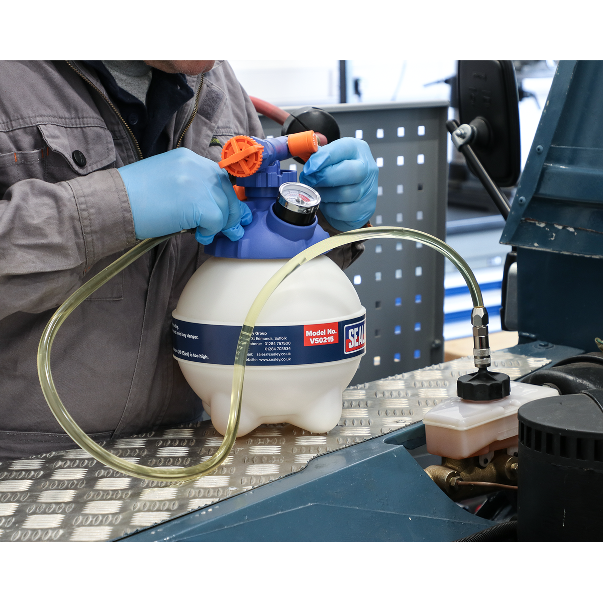 Sealey One-Person Professional Pneumatic Brake Bleeder 3L Reservoir VS0215