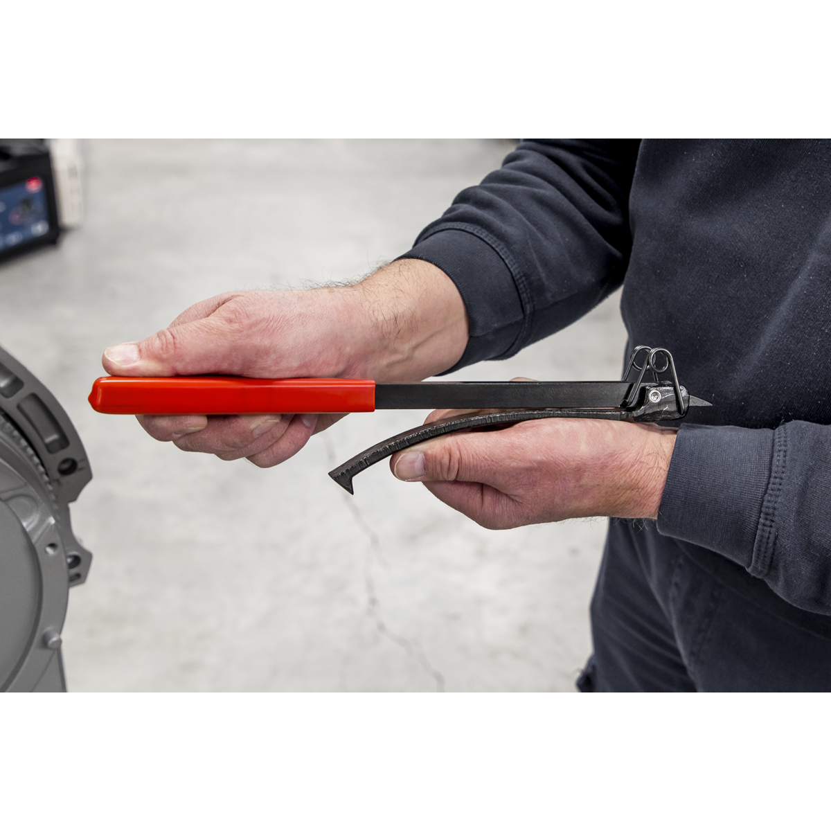 Sealey Flywheel Turning Wrench With Spring Loaded Catch - Red/Black VS175