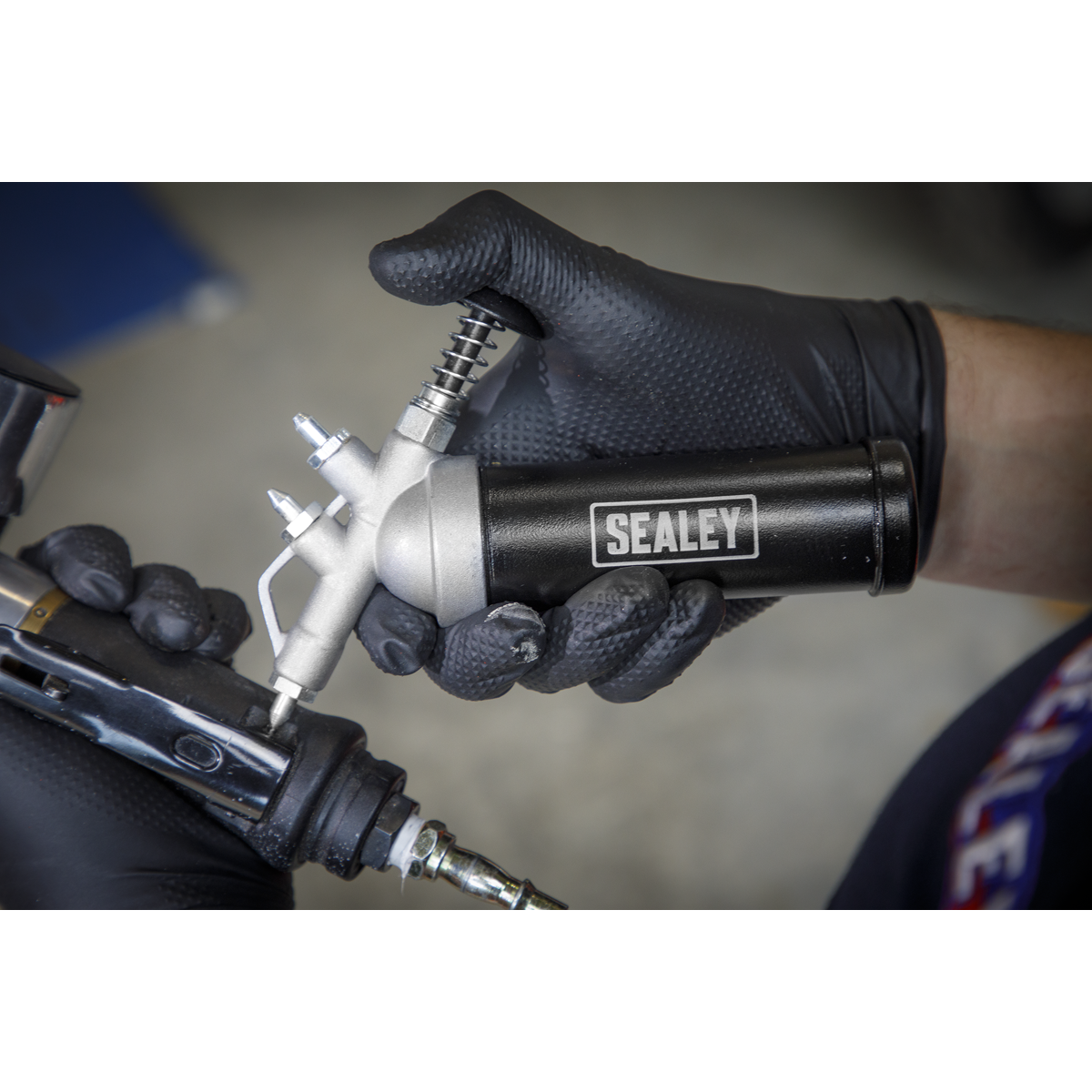 Sealey Push Type Mini Grease Gun With 3oz 88.7mL Cartridge Black/Silver AK55