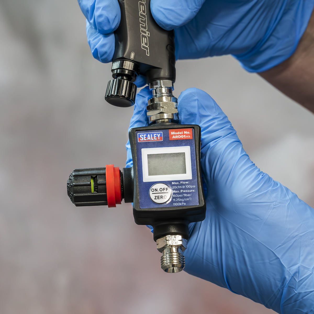 Sealey On-Gun Air Pressure Regulator/Gauge With LCD Digital Display ARD01