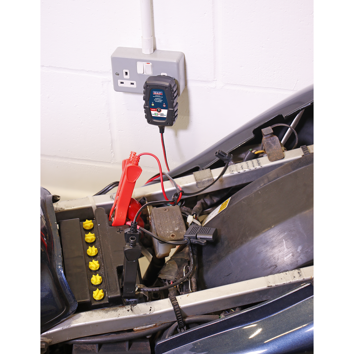 Sealey Compact Auto Smart Charger Heavy Duty Case 1A 6/12V AUTOCHARGE100HF