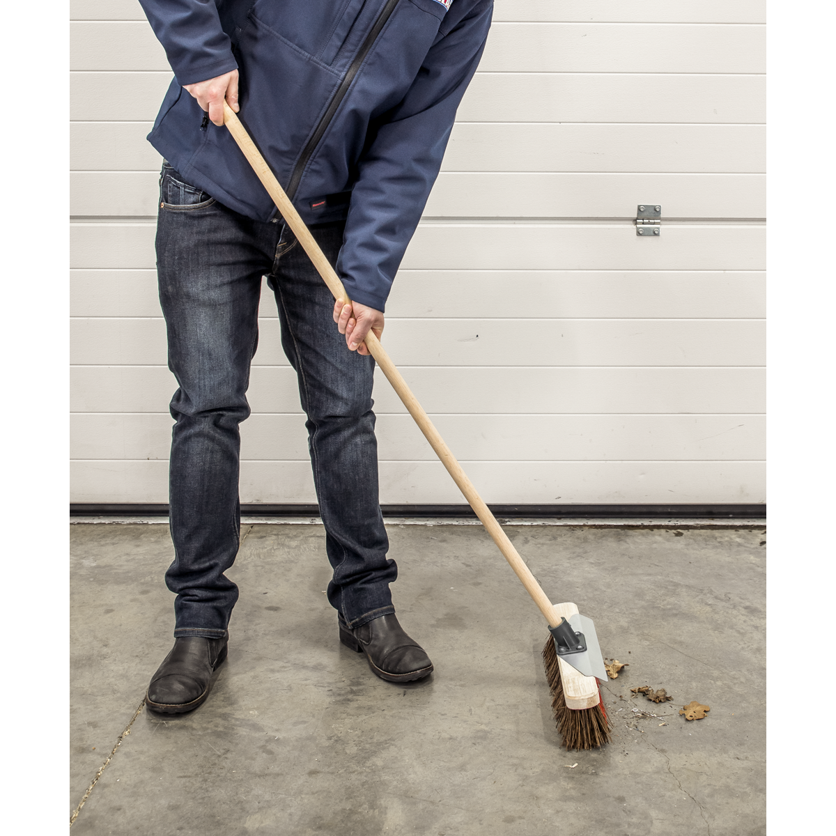 Sealey Heavy Duty Broom + Ice Snow Scraper 16" 405mm Stiff Hard Bristle BM16SC