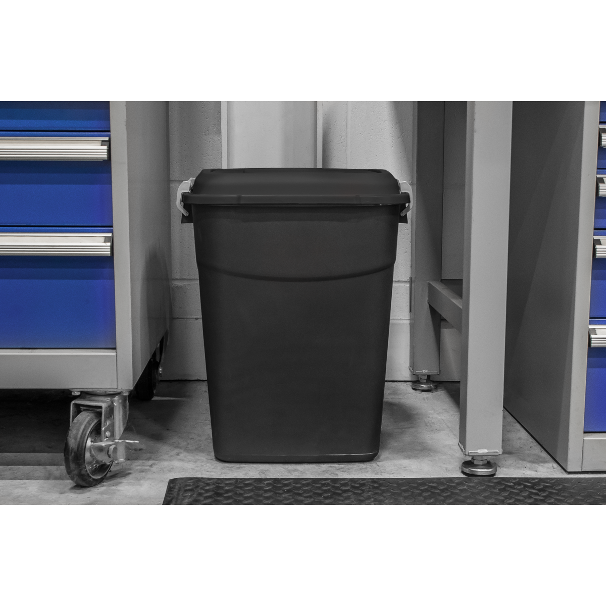 Sealey Durable Refuse Storage Bin Suitable For Outdoor Use 50 Litres Black BM50