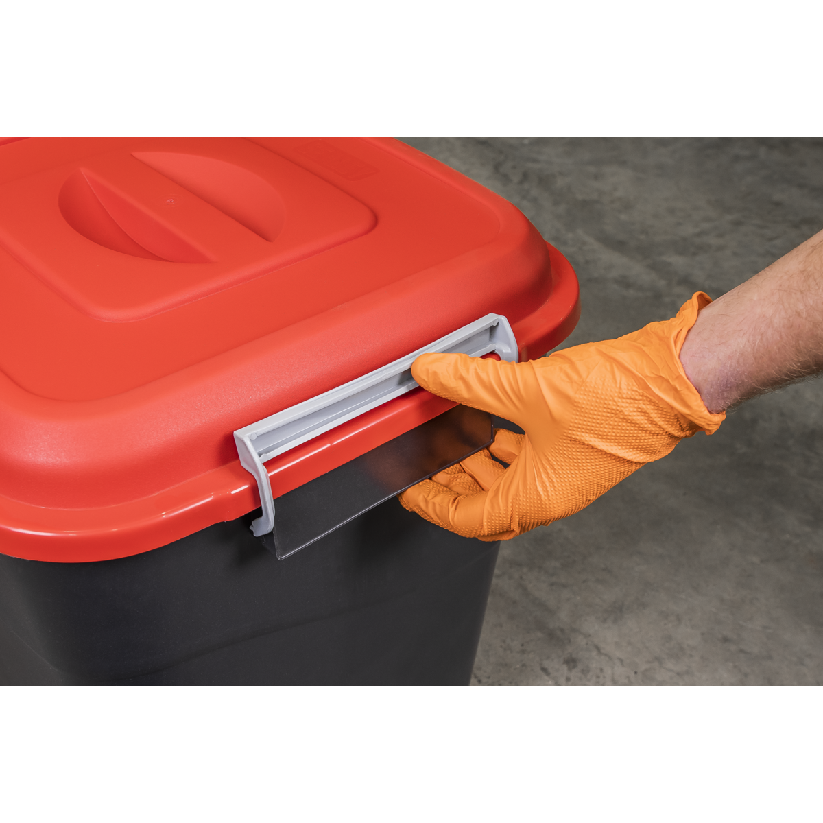 Sealey Durable Refuse Storage Bin Suitable For Outdoor Use 95 Litres Red BM95R
