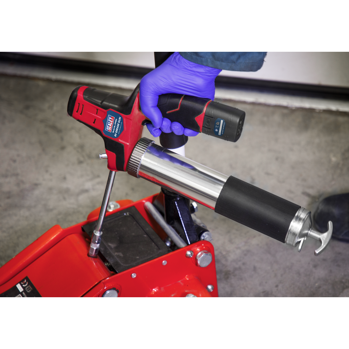 Sealey Lightweight Versatile Cordless Grease Gun 8V With 2Ah Battery CPG8V