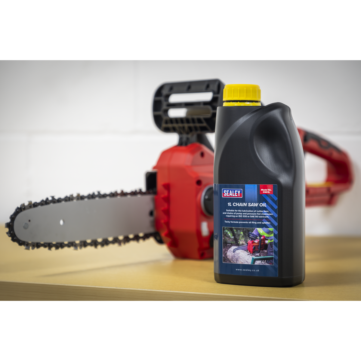Sealey Chainsaw Oil 1 Litre All Season Long Life Anti Corrosion Universal CSO1L