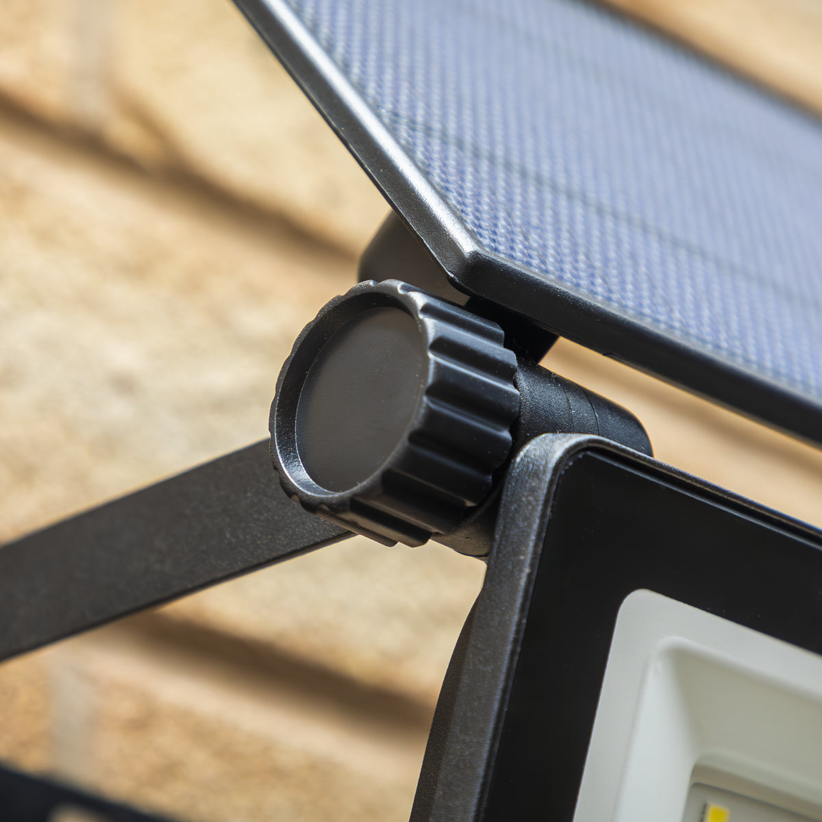 Sealey Extra-Slim Solar Floodlight With Wall Bracket 30W SMD LED 3000LM LED30S
