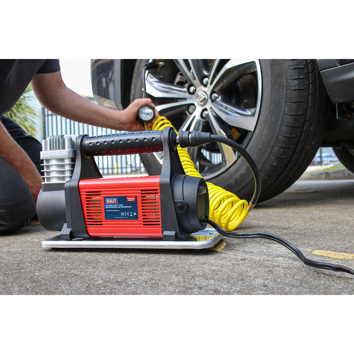 Sealey 12V Heavy Duty Mini Air Compressor Maximum Pressure 150PSI MAC07
