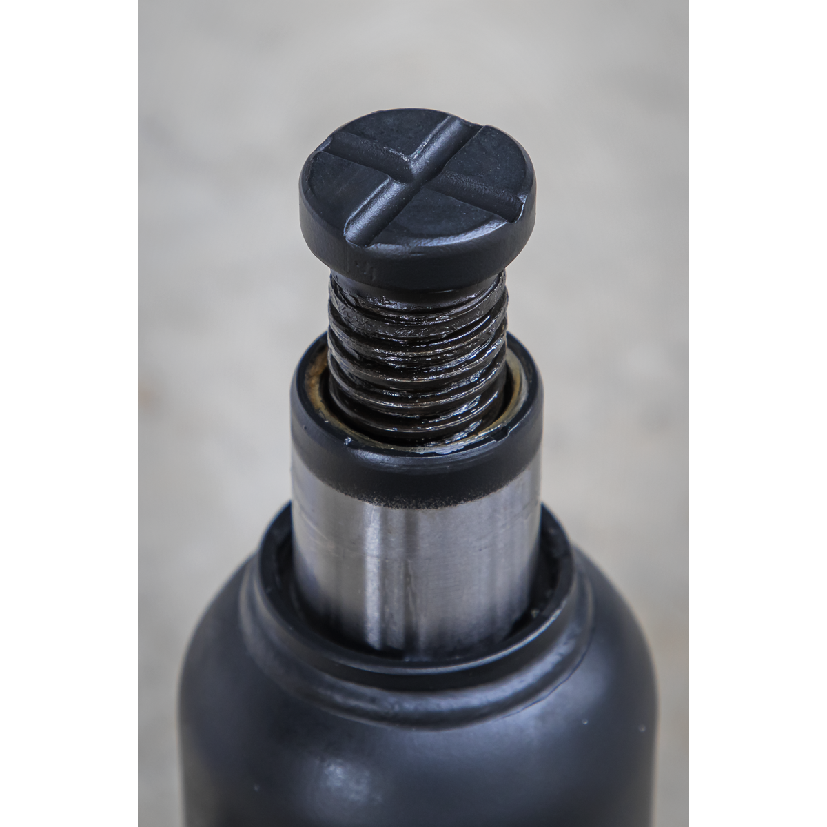 Sealey Bottle Jack Lift 10 Tonne With Overload Valve & 2-Piece Handle PBJ10S
