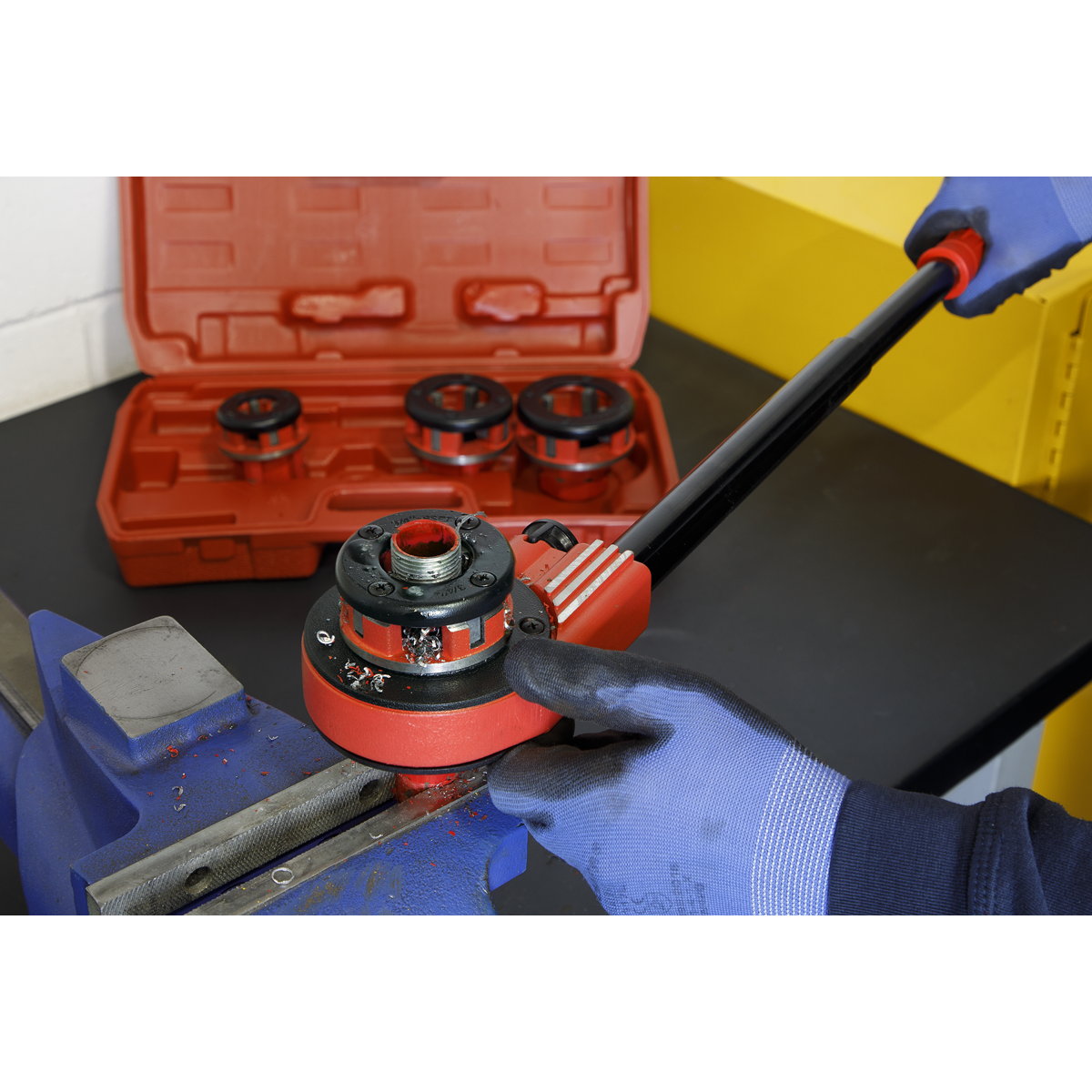 Sealey 1/2"-1-1/4" BSPT Pipe Threading Kit With 4 Tool-Steel Cutting Bits PTK991