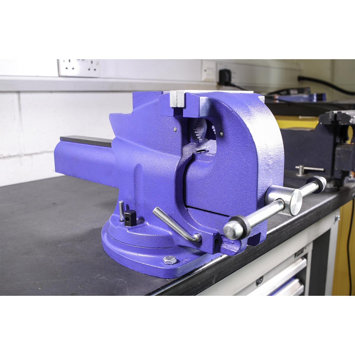Sealey 150mm Quick Action Swivel Base Cast Iron Vice With Bench Mounting QAV150