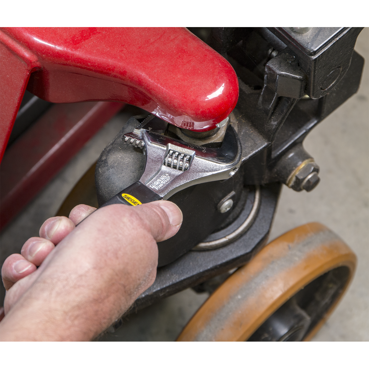 Sealey 200mm Adjustable Wrench With Extra Wide Jaw Capacity: 40mm S0854